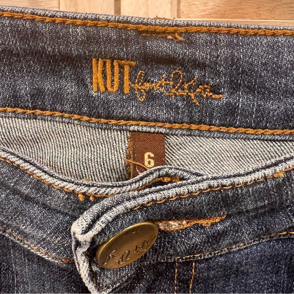 3/$25 Kut From The Kloth Catherine Boyfriend Distressed Jeans 6 - Picture 3 of 9